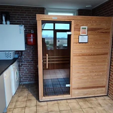 8 Person With Sauna بيت للعطل Toldijk